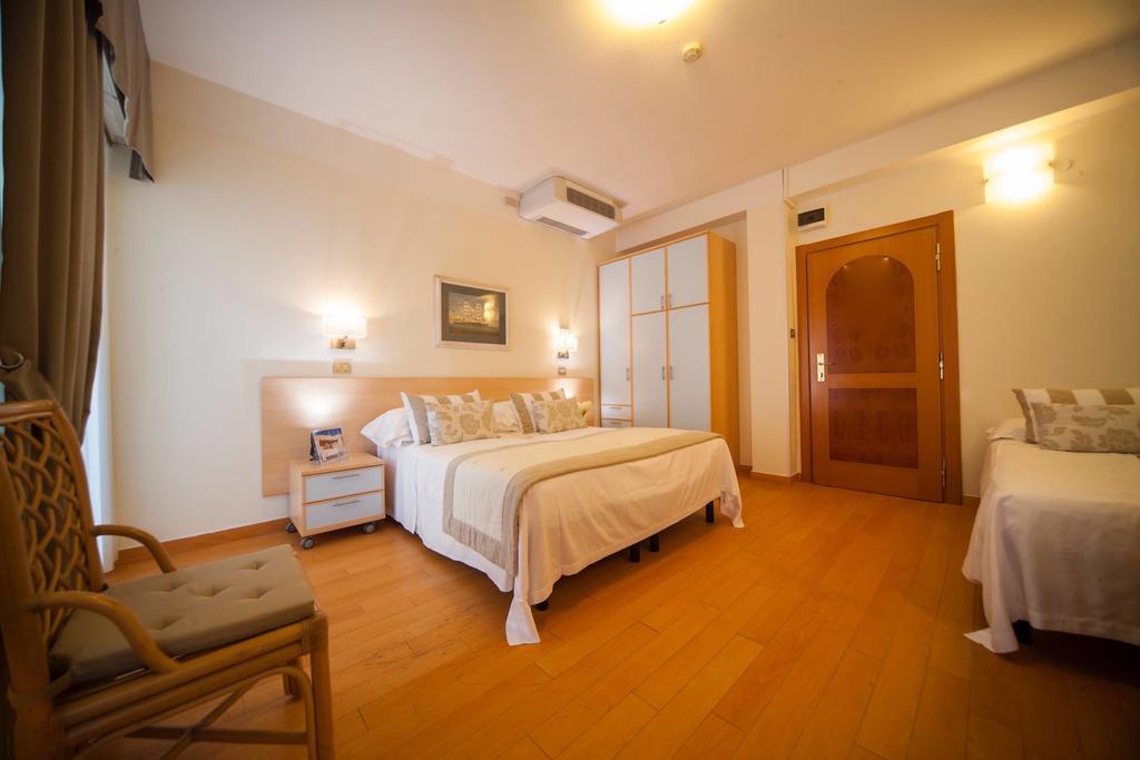 Hotel Mon Cheri Ριτσόνε Δωμάτιο φωτογραφία